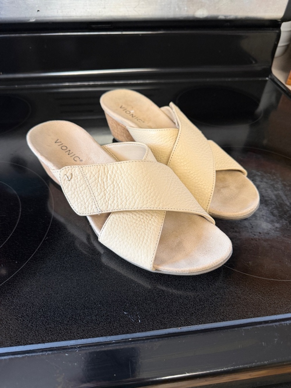 Vionic Leticiaa Cream Crisscross Mule Sandals